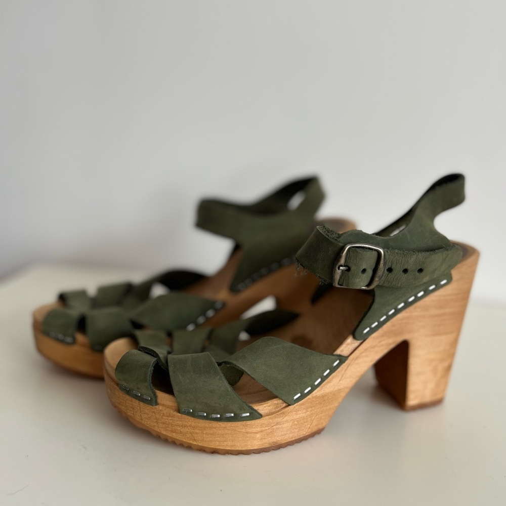 MIA Strappy Clog Sandals - Picture 2 of 8